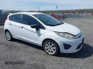 2011 Ford Fiesta SE with VIN 3FADP4EJ3BM231633, listed as a IAAI auction lot 41915946 with 130,891 mi miles. Bid and sale history available at carsss.com. Image 1.
