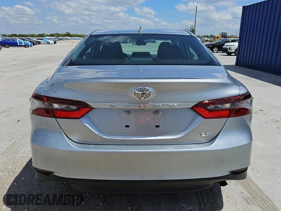 2024 Toyota Camry LE z VIN 4T1C11AK7RU852217, wystawiony jako Copart lot #57436885 z przebiegiem 45 828 mil mil oraz Czysty tytuł • Clean title. Historia ofert i sprzedaży dostępna na DreamBid. Obrazek 6.