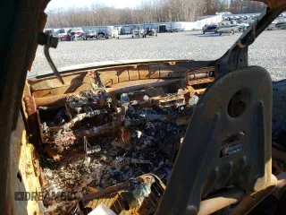 2001 Ford Super Duty F-250 XL with VIN 1FTNW21S01EA60395, listed as a Copart auction lot 84864984 with 0 mi miles and Salvage Title. Bid and sale history available at carsss.com. Image 8.