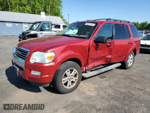 2010 Ford Explorer XLT z VIN 1FMEU7DEXAUA30671, wystawiony jako Copart lot #56351165 z przebiegiem 139 434 mil mil oraz Szkoda całkowita • Salvage title. Historia ofert i sprzedaży dostępna na DreamBid. Obrazek 1.