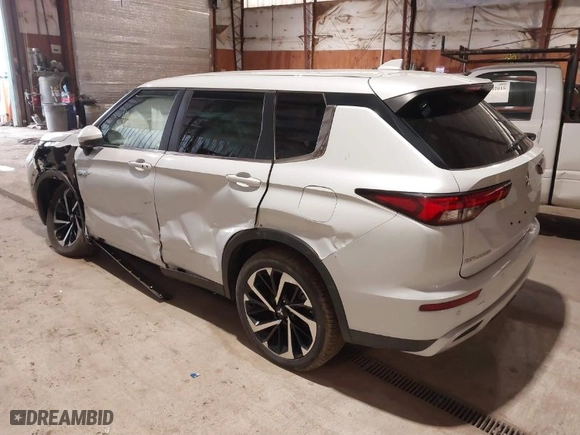 2023 Mitsubishi Outlander PHEV SE with VIN JA4T5UA99PZ019729, listed as a IAAI auction lot 41441515 with 7489 miles. Bid and sale history available at carsss.com. Image 3.