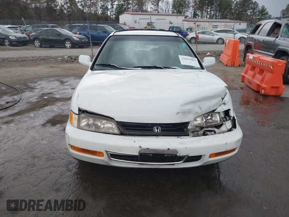 1996 Honda Accord LX with VIN 1HGCD5633TA266516, listed as a IAAI auction lot 41839684 with 162,523 mi miles and . Bid and sale history available at carsss.com. Image 11.
