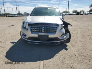 2019 Lincoln MKC Reserve z VIN 5LMCJ3D94KUL09107, wystawiony jako Copart lot #48595095 z przebiegiem 27 502 mil mil oraz Szkody całkowita. Historia ofert i sprzedaży dostępna na DreamBid. Obrazek 5.