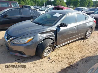 2017 Nissan Altima SR z VIN 1N4AL3AP7HC112822, wystawiony jako IAAI lot #42156282 z przebiegiem 121 124 mil mil oraz . Historia ofert i sprzedaży dostępna na DreamBid. Obrazek 2.