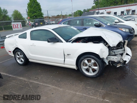 2006 Ford Mustang GT Deluxe z VIN 1ZVFT82H865246421, wystawiony jako IAAI lot #42007809 z przebiegiem 205 896 mil mil oraz . Historia ofert i sprzedaży dostępna na DreamBid. Obrazek 13.