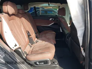 2022 BMW X7 M50i z VIN 5UXCX6C01N9L99140, wystawiony jako IAAI lot #41697545 z przebiegiem 60 972 mil mil oraz . Historia ofert i sprzedaży dostępna na DreamBid. Obrazek 8.