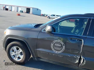 2017 Jeep Grand Cherokee Altitude z VIN 1C4RJFAG7HC890347, wystawiony jako IAAI lot #42315887 z przebiegiem 98 064 mil mil oraz . Historia ofert i sprzedaży dostępna na DreamBid. Obrazek 19.