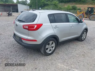 2013 Kia Sportage LX z VIN KNDPBCA20D7419196, wystawiony jako IAAI lot #42209189 z przebiegiem 146 591 mil mil oraz . Historia ofert i sprzedaży dostępna na DreamBid. Obrazek 4.
