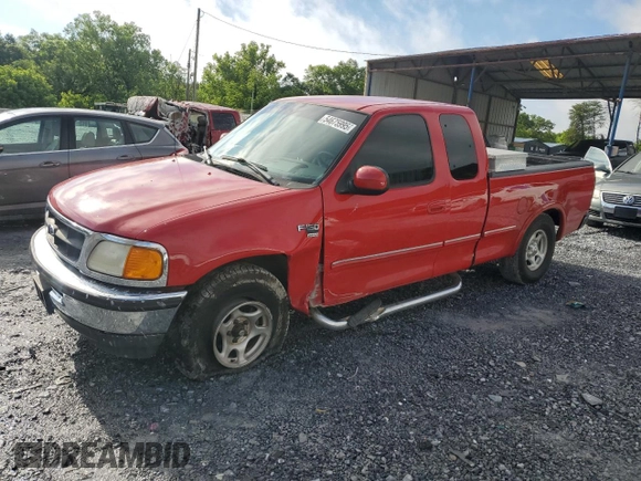 1998 Ford F-150 z VIN 1FTZX17W8WNC34501, wystawiony jako Copart lot #54675995 z przebiegiem 124 628 mil mil oraz Szkoda całkowita • Salvage title. Historia ofert i sprzedaży dostępna na DreamBid. Obrazek 1.