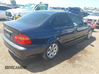 2003 BMW 3 Series 325i with VIN WBAAZ33463PH32977, listed as a IAAI auction lot 42152142 with 169,486 mi miles and . Bid and sale history available at carsss.com. Image 4.