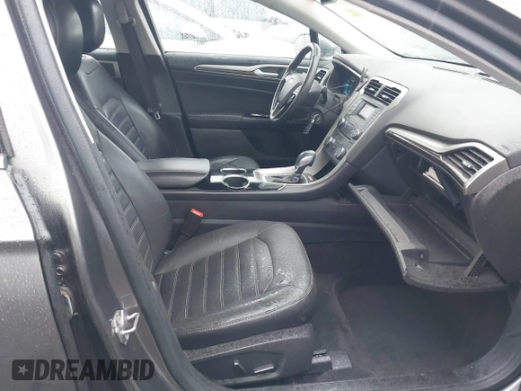 2013 Ford Fusion SE with VIN 3FA6P0HR3DR317713, listed as a IAAI auction lot 41825824 with 140,727 mi miles. Bid and sale history available at carsss.com. Image 5.