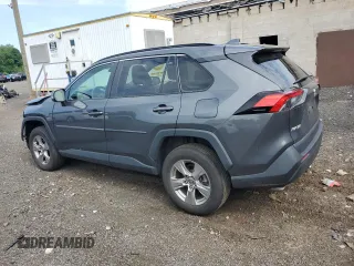 2023 Toyota RAV4 XLE z VIN 2T3P1RFV3PW329946, wystawiony jako Copart lot #63818595 z przebiegiem 45 428 mil mil oraz Szkoda całkowita • Salvage title. Historia ofert i sprzedaży dostępna na DreamBid. Obrazek 2.