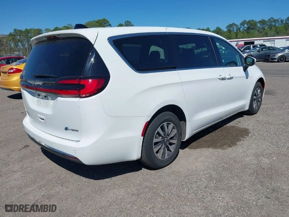2023 Chrysler Pacifica Hybrid Touring L with VIN 2C4RC1L7XPR541005, listed as a IAAI auction lot 41860806 with 46,741 mi miles. Bid and sale history available at carsss.com. Image 4.
