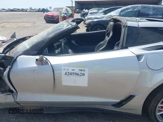 2015 Chevrolet Corvette Z06 2LZ z VIN 1G1YS2D64F5605330, wystawiony jako IAAI lot #42059620 z przebiegiem Nie podano mil oraz . Historia ofert i sprzedaży dostępna na DreamBid. Obrazek 15.