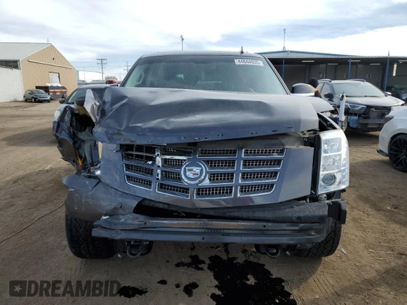 2010 Cadillac Escalade z VIN 1GYUKAEF8AR254884, wystawiony jako Copart lot #44844935 z przebiegiem 130 269 mil mil oraz Szkody całkowita. Historia ofert i sprzedaży dostępna na DreamBid. Obrazek 5.