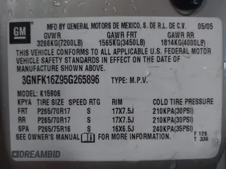 2005 Chevrolet Suburban Z71 with VIN 3GNFK16Z95G265896, listed as a IAAI auction lot 41248931 with 206,062 mi miles. Bid and sale history available at carsss.com. Image 9.