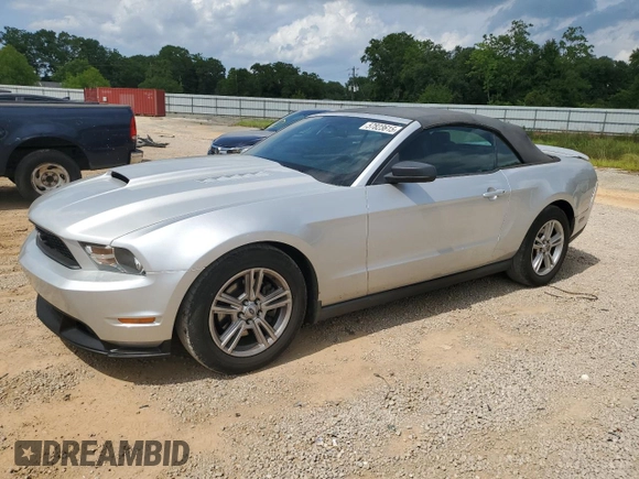2012 Ford Mustang V6 z VIN 1ZVBP8EM8C5207416, wystawiony jako Copart lot #57823615 z przebiegiem 162 286 mil mil oraz Szkoda całkowita • Salvage title. Historia ofert i sprzedaży dostępna na DreamBid. Obrazek 1.