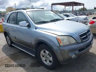 2004 Kia Sorento LX with VIN KNDJC733145251807, listed as a IAAI auction lot 41975263 with 172,247 mi miles. Bid and sale history available at carsss.com. Image 1.