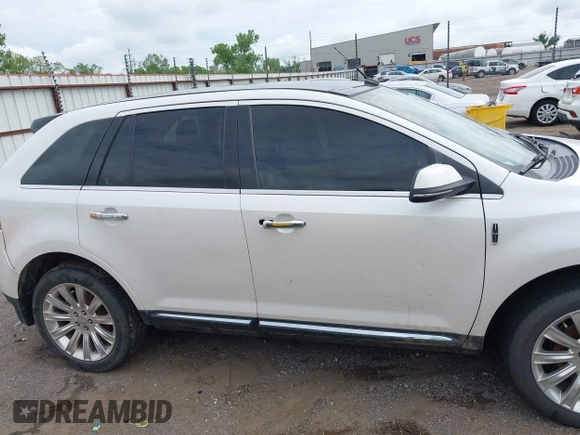 2015 Lincoln MKX z VIN 2LMDJ6JKXFBL29300, wystawiony jako IAAI lot #42121970 z przebiegiem 182 302 mil mil oraz . Historia ofert i sprzedaży dostępna na DreamBid. Obrazek 14.