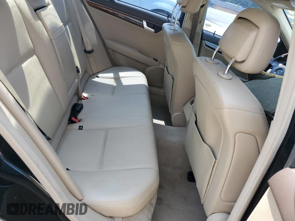 2013 Mercedes-Benz C 250 Sport z VIN WDDGF4HB4DR283410, wystawiony jako Copart lot #58934465 z przebiegiem 175 887 mil mil oraz Czysty tytuł • Clean title. Historia ofert i sprzedaży dostępna na DreamBid. Obrazek 10.