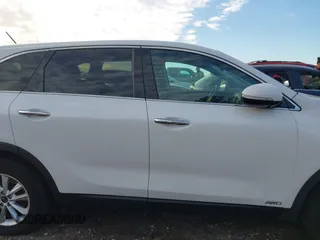 2020 Kia Sorento LX V6 with VIN 5XYPGDA59LG620680, listed as a IAAI auction lot 41452415 with 107,752 mi miles. Bid and sale history available at carsss.com. Image 14.