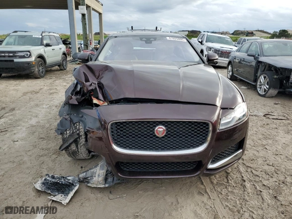 2016 Jaguar XF 35t Prestige with VIN SAJBE4BV3GCY18665, listed as a Copart auction lot 41925005 with 100,530 mi miles and Salvage Title. Bid and sale history available at carsss.com. Image 5.