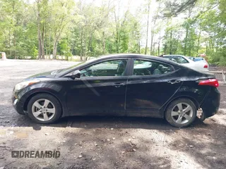 2013 Hyundai Elantra GLS z VIN KMHDH4AE0DU545363, wystawiony jako IAAI lot #42281675 z przebiegiem 129 249 mil mil oraz . Historia ofert i sprzedaży dostępna na DreamBid. Obrazek 14.
