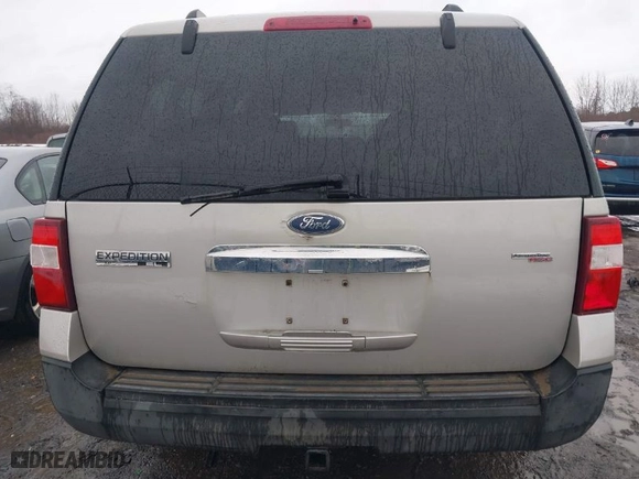 2007 Ford Expedition EL SSV with VIN 1FMFK16537LA27033, listed as a IAAI auction lot 41695330 with 247,210 mi miles. Bid and sale history available at carsss.com. Image 17.