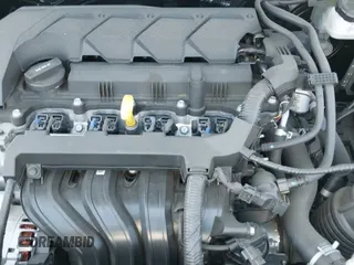 2025 Hyundai Venue SEL z VIN KMHRC8A37SU349878, wystawiony jako IAAI lot #42455326 z przebiegiem 1 755 mil mil oraz . Historia ofert i sprzedaży dostępna na DreamBid. Obrazek 19.