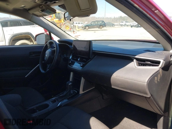 2023 Toyota Corolla Cross LE z VIN 7MUBAAAG4PV069536, wystawiony jako IAAI lot #41808142 z przebiegiem 49 109 mil mil oraz . Historia ofert i sprzedaży dostępna na DreamBid. Obrazek 5.