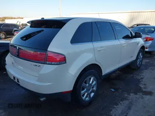 2008 Lincoln MKX with VIN 2LMDU68C48BJ31644, listed as a IAAI auction lot 40903355 with 199,176 mi miles. Bid and sale history available at carsss.com. Image 4.