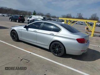 2015 BMW 5 Series 535i z VIN WBA5B1C57FG127497, wystawiony jako IAAI lot #41947604 z przebiegiem 145 577 mil mil oraz . Historia ofert i sprzedaży dostępna na DreamBid. Obrazek 3.
