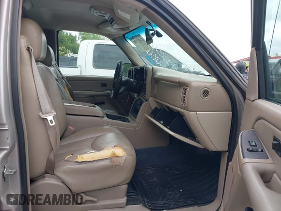 2004 Chevrolet Suburban LT z VIN 1GNEC16Z94J235657, wystawiony jako IAAI lot #42361930 z przebiegiem 210 662 mil mil oraz . Historia ofert i sprzedaży dostępna na DreamBid. Obrazek 5.