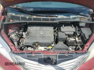 2012 Toyota Sienna XLE AAS z VIN 5TDYK3DC9CS243892, wystawiony jako Copart lot #61198555 z przebiegiem 129 061 mil mil oraz Nie do naprawy • Non repairable. Historia ofert i sprzedaży dostępna na DreamBid. Obrazek 12.