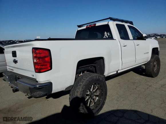 2019 Chevrolet Silverado 1500 LD LT with VIN 2GCRCPEC3K1103608, listed as a Copart auction lot 79691374 with 82,433 mi miles and Salvage Title. Bid and sale history available at carsss.com. Image 3.