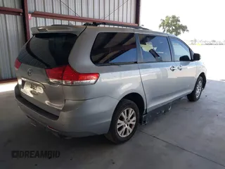 2011 Toyota Sienna XLE AAS with VIN 5TDYK3DC0BS107522, listed as a IAAI auction lot 42207305 with 171,857 mi miles and . Bid and sale history available at DreamBid. Image 4.