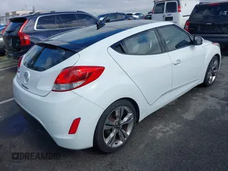 2012 Hyundai Veloster w/Gray Int с VIN KMHTC6ADXCU027658, выставлен на аукционе IAAI как лот 41517929 с пробегом 142 884 миль миль и . История ставок и продаж доступна на DreamBid. Изображение 4.