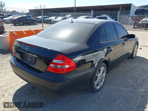 2006 Mercedes-Benz E-Class 3.5L with VIN WDBUF56J46A884099, listed as a IAAI auction lot 41798143 with 175,597 mi miles. Bid and sale history available at carsss.com. Image 4.
