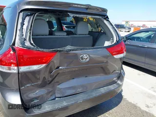 2012 Toyota Sienna XLE AAS with VIN 5TDYK3DC8CS263406, listed as a IAAI auction lot 41971770 with 186,394 mi miles. Bid and sale history available at carsss.com. Image 6.