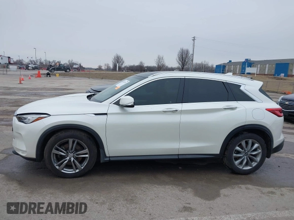 2020 Infiniti QX50 Luxe z VIN 3PCAJ5M15LF105513, wystawiony jako IAAI lot #41492732 z przebiegiem 71 576 mil mil oraz . Historia ofert i sprzedaży dostępna na DreamBid. Obrazek 14.