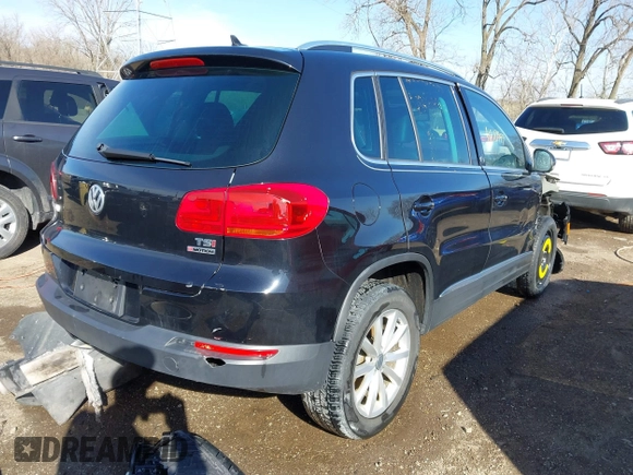 2017 Volkswagen Tiguan Wolfsburg Edition z VIN WVGSV7AXXHK007144, wystawiony jako IAAI lot #41810979 z przebiegiem 125 363 mil mil oraz . Historia ofert i sprzedaży dostępna na DreamBid. Obrazek 4.