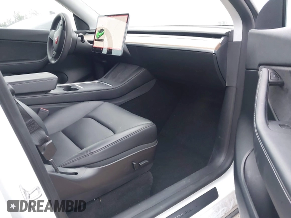 2021 Tesla Model Y Long Range with VIN 5YJYGDEE0MF209045, listed as a IAAI auction lot 41762738 with 24,721 mi miles. Bid and sale history available at carsss.com. Image 5.