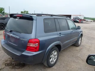 2003 Toyota Highlander z VIN JTEGF21A130105002, wystawiony jako IAAI lot #42086904 z przebiegiem 331 323 mil mil oraz . Historia ofert i sprzedaży dostępna na DreamBid. Obrazek 4.