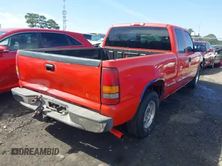 2000 GMC New Sierra 1500 SL with VIN 2GTEC19V2Y1392769, listed as a IAAI auction lot 41748036 with 315,906 mi miles. Bid and sale history available at carsss.com. Image 4.