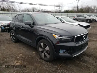 2019 Volvo XC40 Momentum z VIN YV4162UK8K2122135, wystawiony jako Copart lot #36300303 z przebiegiem 22 838 mil mil oraz . Historia ofert i sprzedaży dostępna na DreamBid. Obrazek 4.