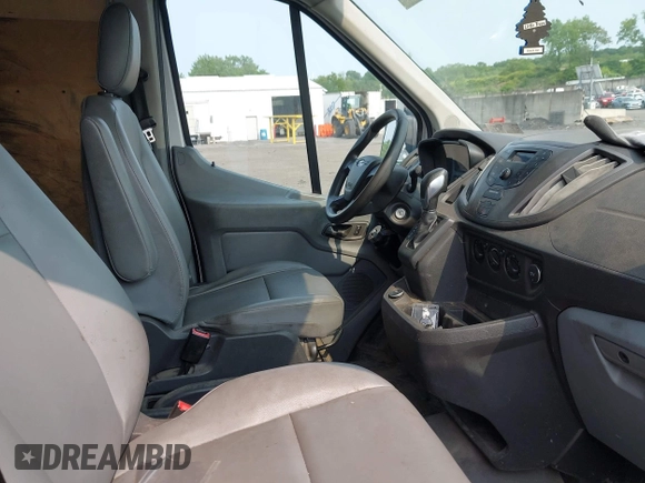 2018 Ford Transit z VIN 1FTYR2CM5JKA24044, wystawiony jako IAAI lot #42422667 z przebiegiem 279 853 mil mil oraz . Historia ofert i sprzedaży dostępna na DreamBid. Obrazek 5.