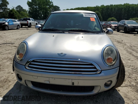 2010 MINI Hardtop с VIN WMWMF3C5XATZ25066, выставлен на аукционе Copart как лот 60396455 с пробегом 140 888 миль миль и Чистый • Clean title. История ставок и продаж доступна на DreamBid. Изображение 5.