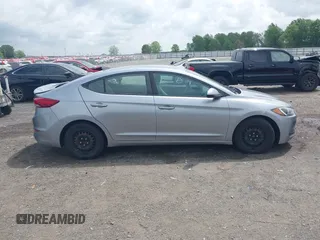 2017 Hyundai Elantra SE z VIN 5NPD74LF1HH105861, wystawiony jako IAAI lot #42120757 z przebiegiem 91 818 mil mil oraz . Historia ofert i sprzedaży dostępna na DreamBid. Obrazek 13.