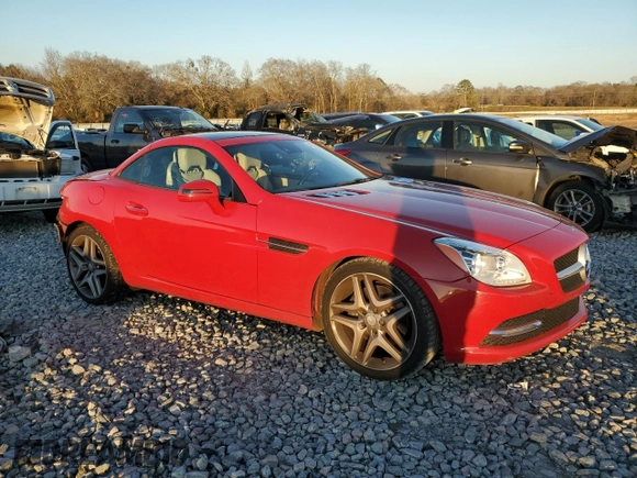 2016 Mercedes-Benz SLK 300 z VIN WDDPK3JA4GF123041, wystawiony jako Copart lot #43776305 z przebiegiem 72 863 mil mil oraz Szkoda całkowita • Salvage title. Historia ofert i sprzedaży dostępna na DreamBid. Obrazek 4.