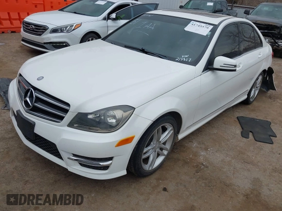 2014 Mercedes-Benz C 250 Sport z VIN WDDGF4HB7EG213817, wystawiony jako IAAI lot #41745579 z przebiegiem Nie podano mil oraz . Historia ofert i sprzedaży dostępna na DreamBid. Obrazek 2.